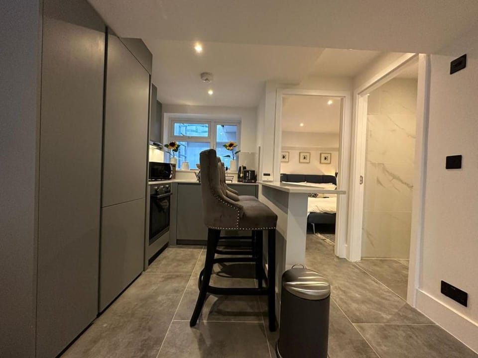House | Private kitchen | Fridge, microwave, oven, stovetop