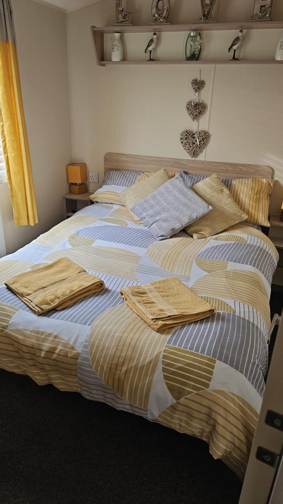 3 bedrooms, iron/ironing board, WiFi (free), bed sheets