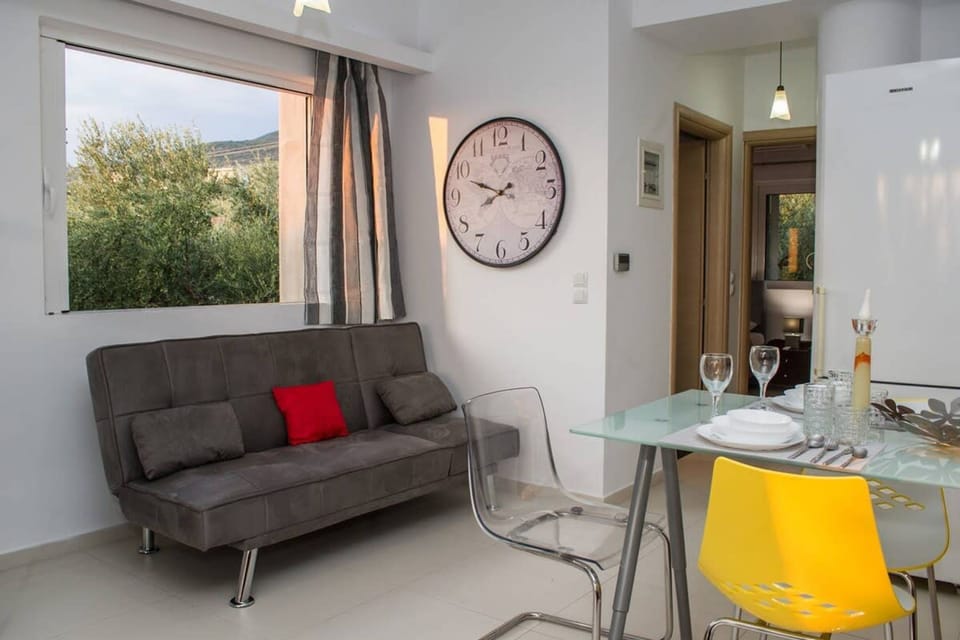 House | 2 bedrooms, desk, Internet