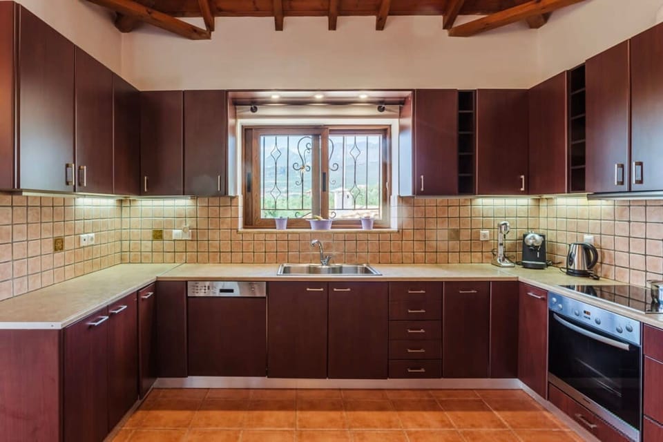 House | 2 bedrooms, soundproofing, Internet