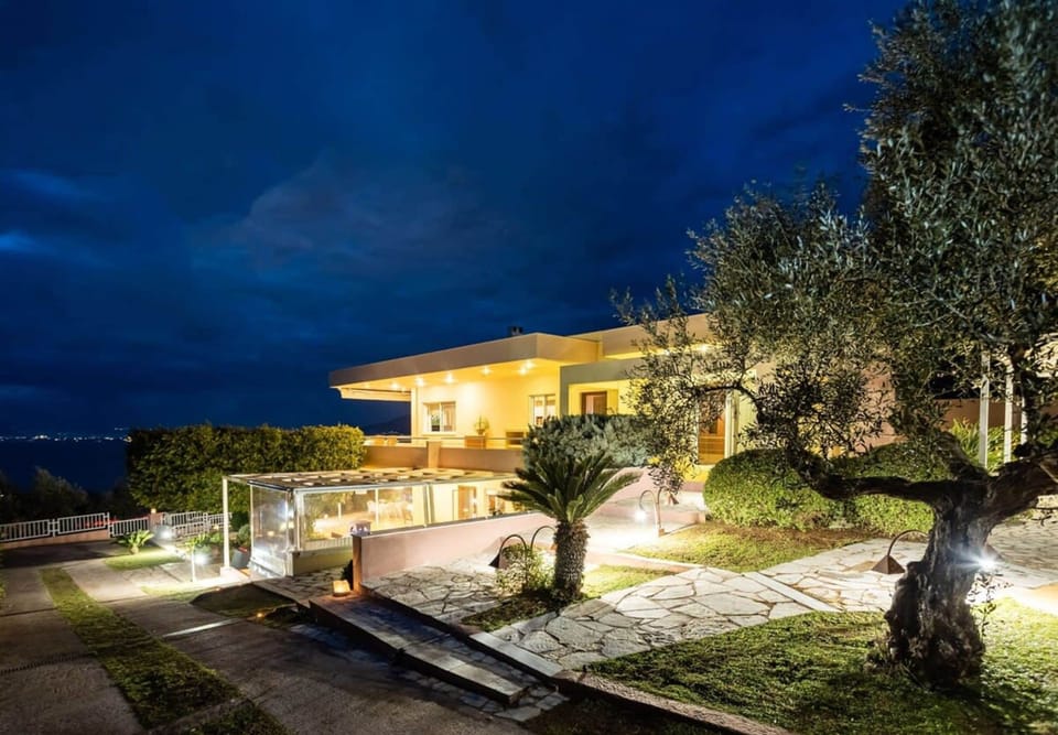 House, Smoking | 4 bedrooms, Internet