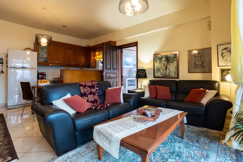 House, Smoking | 4 bedrooms, Internet