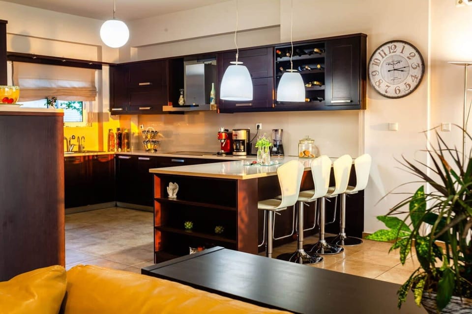 House | 4 bedrooms, desk, Internet