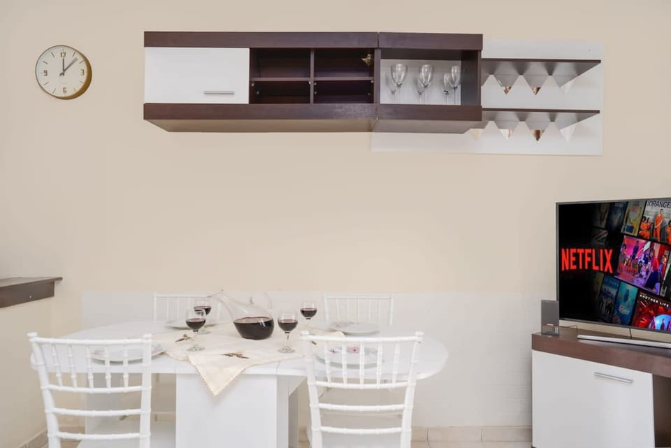 House | 1 bedroom, desk, Internet