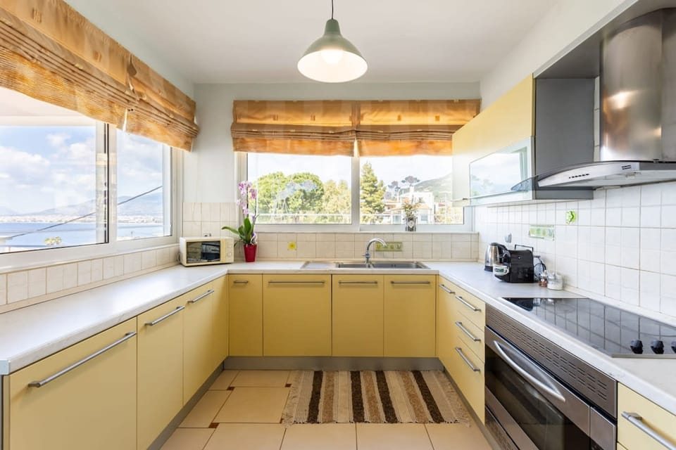 House | 3 bedrooms, desk, Internet