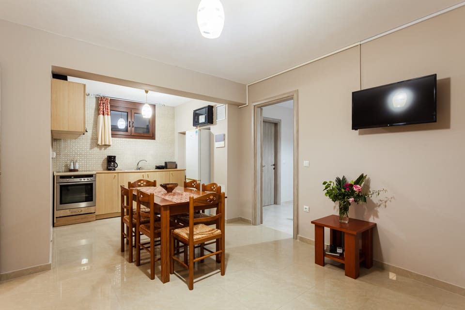 House | 4 bedrooms, desk, soundproofing, Internet