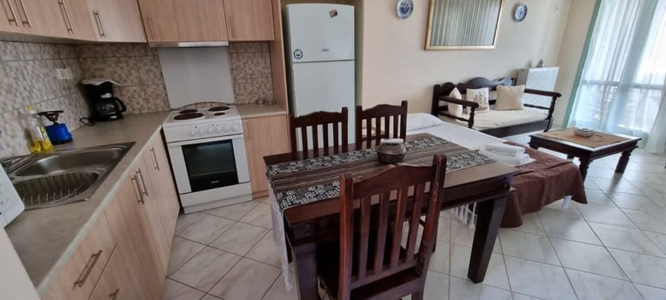 House, Smoking | 2 bedrooms, Internet