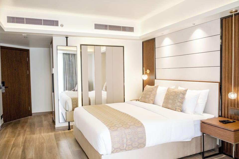Room, 1 King Bed, Smoking, Oceanfront