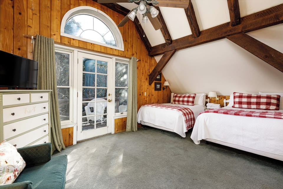 Upstairs Bedroom with Double Beds