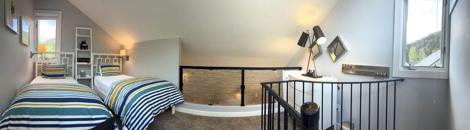 Overview of loft area with 2 twin beds