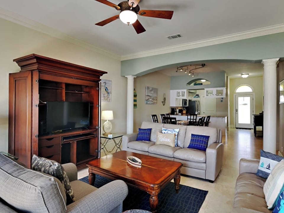 Studio (3 Bedrooms) | Property amenity