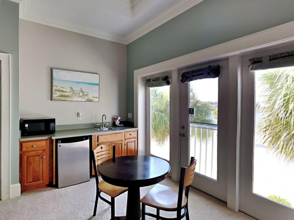 Studio (3 Bedrooms) | Property amenity