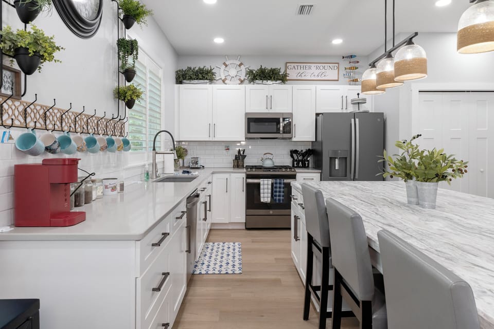 The fully equipped kitchen
