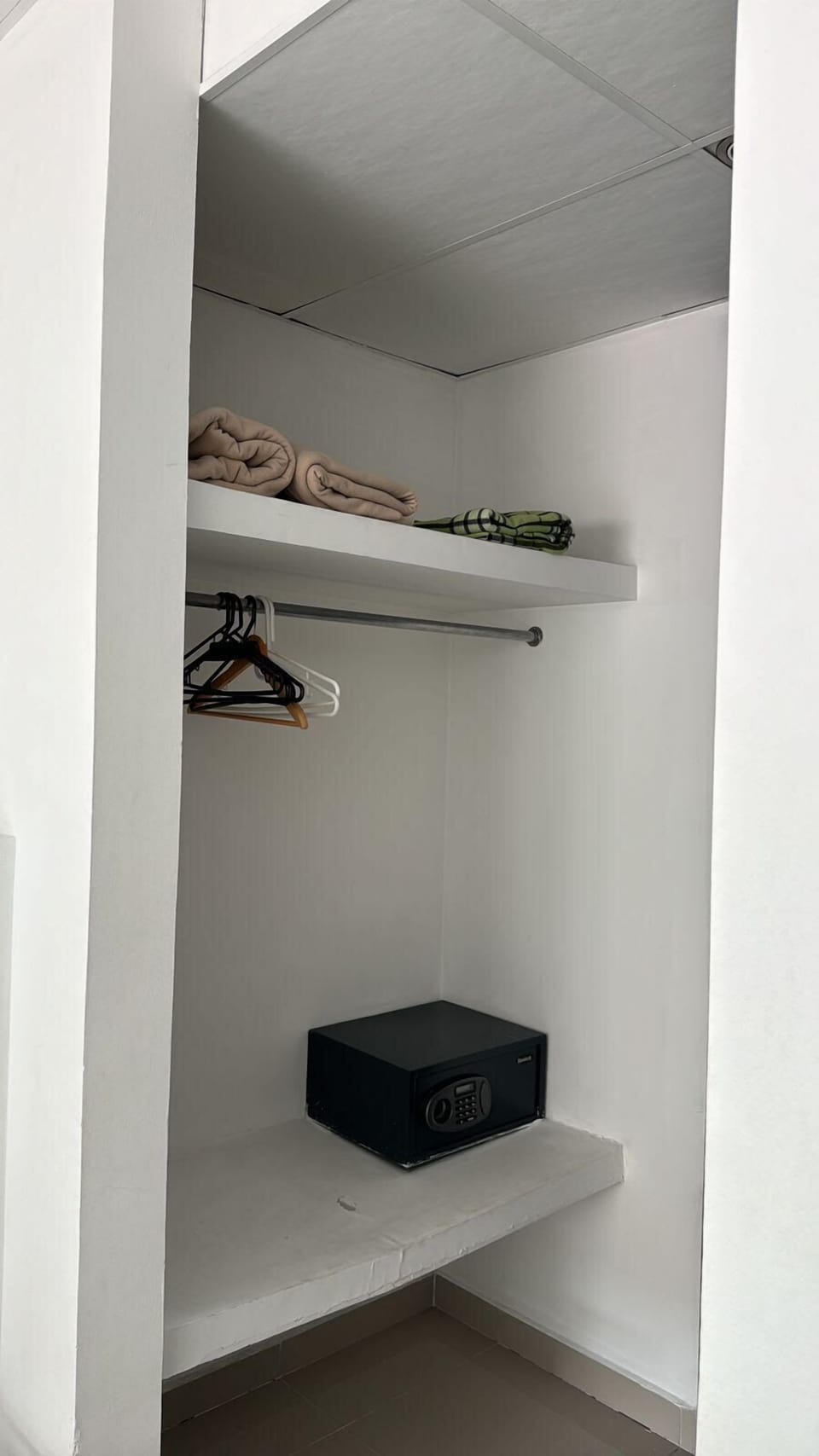 Soundproofing, WiFi (free)