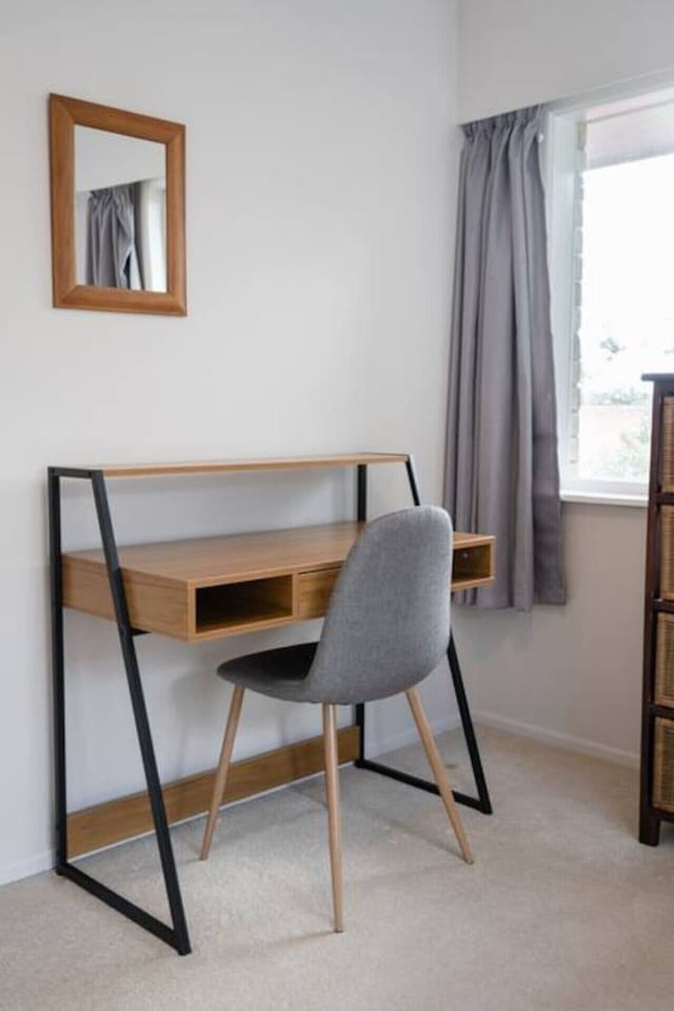 Desk and office space in single bedroom