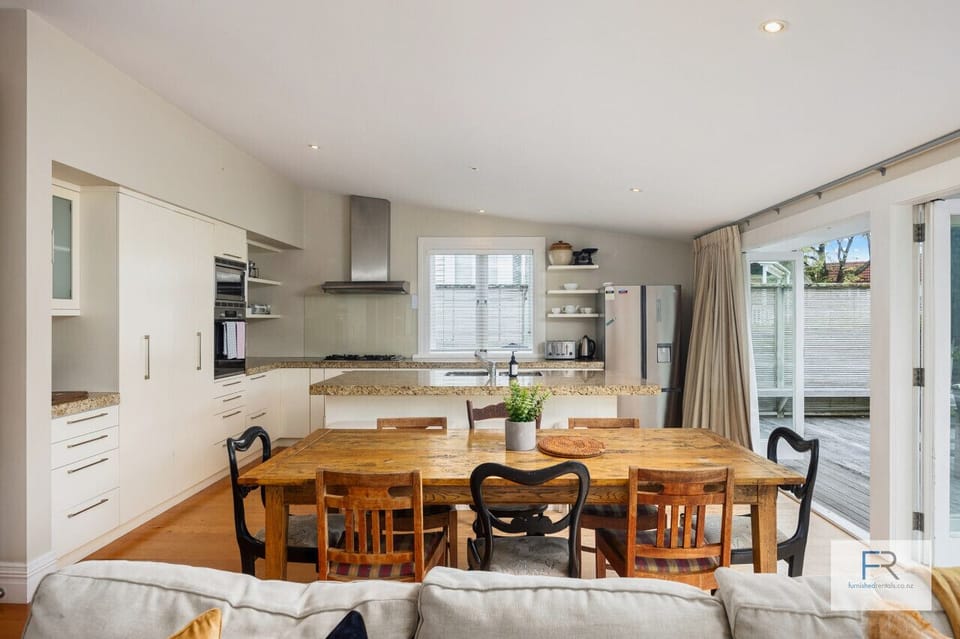Open plan kitchen and dining