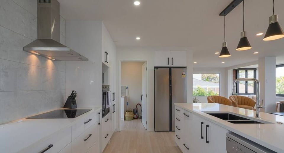 Tidy and Sleek Kitchen