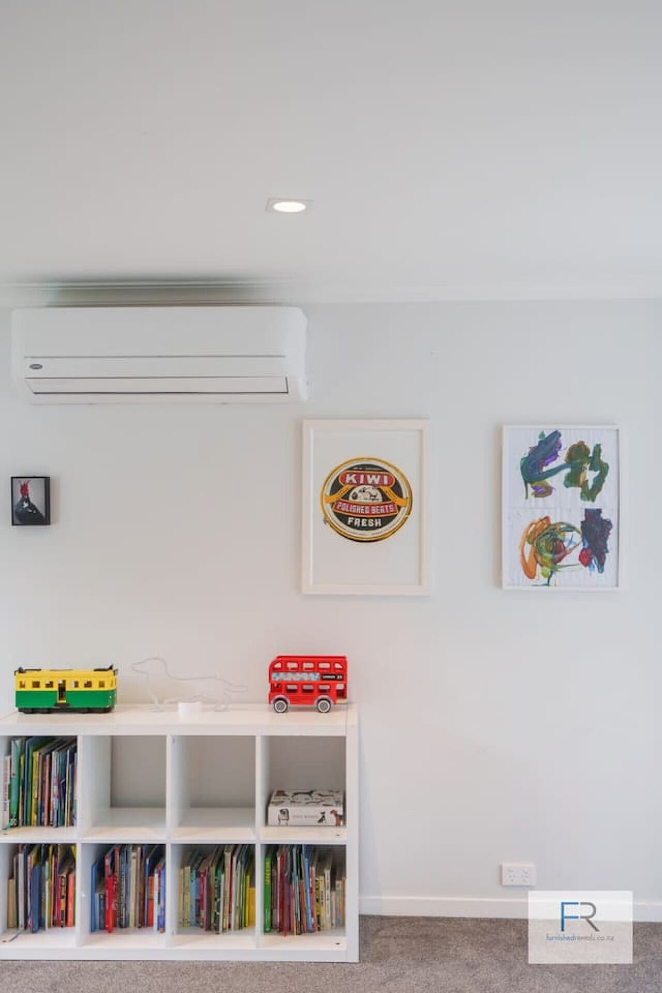 Second lounge with heatpump/air con and second TV
