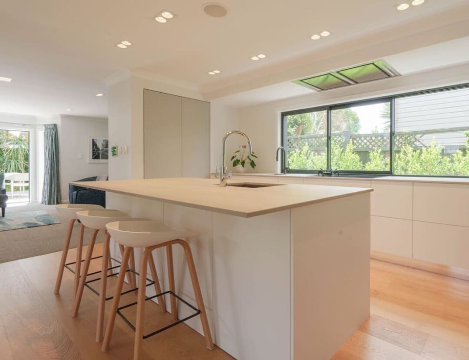 Fantastic modern kitchen high chair