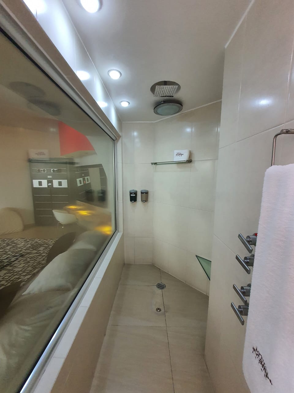 Deluxe Villa | Bathroom | Hair dryer, slippers, towels, soap