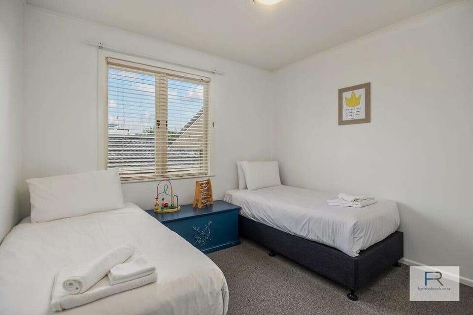 Twin single bedroom