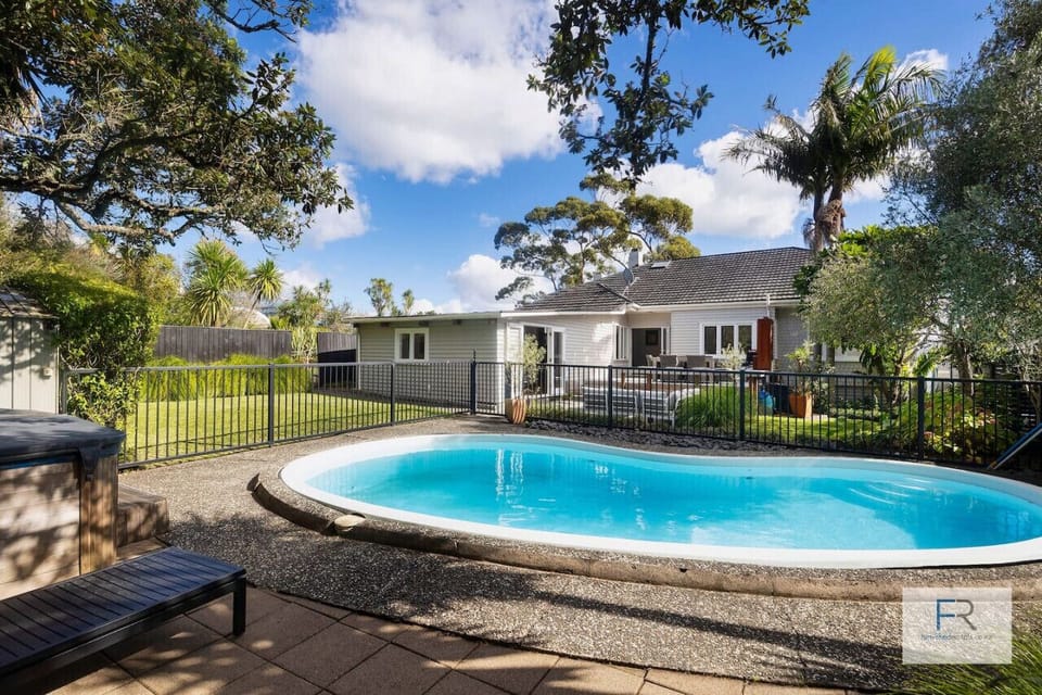 Fully fenced pool
