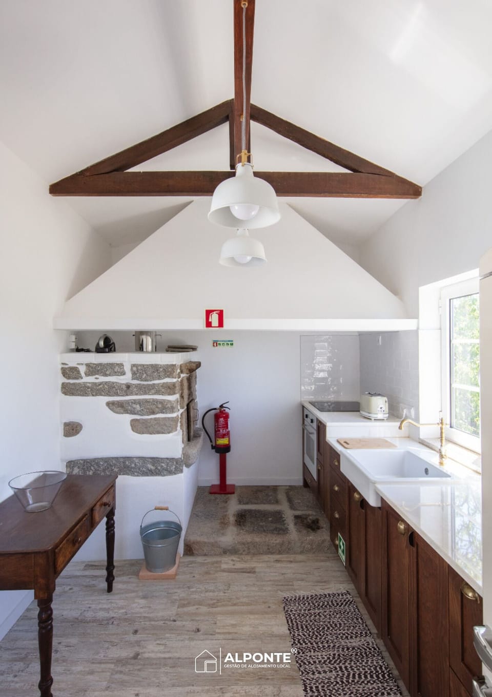 Basic House | Private kitchen | Full-size fridge, oven, stovetop, dishwasher