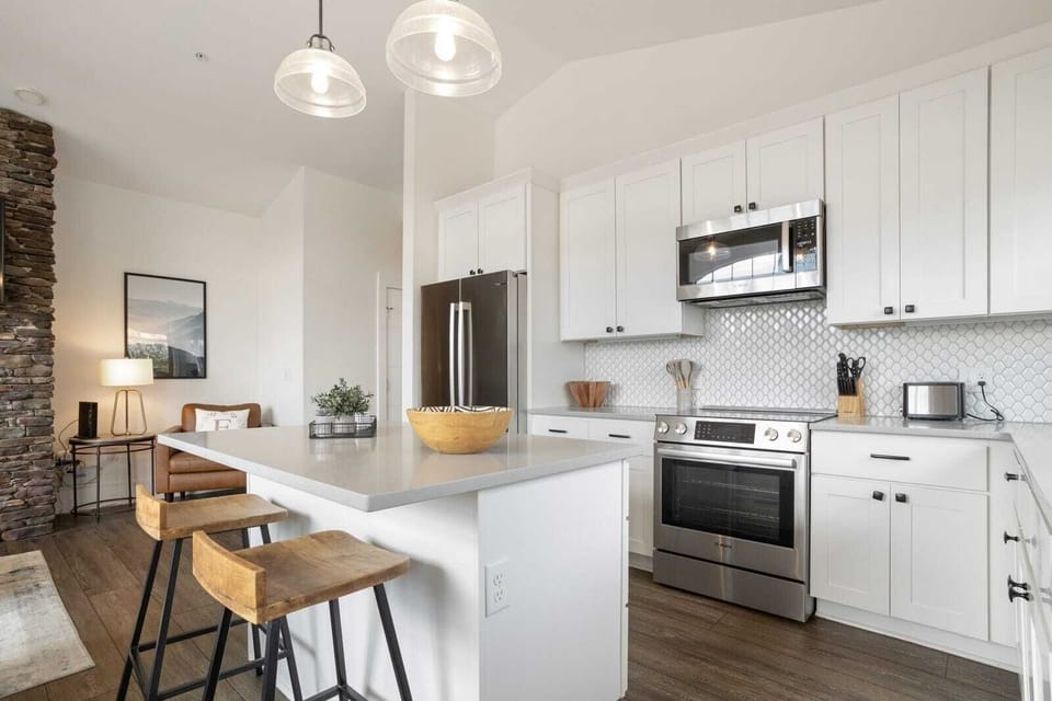 Well Equipped Kitchen with Island Seating