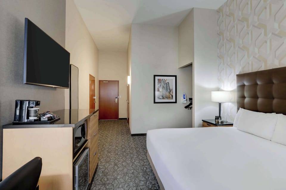 Room, 1 King Bed, Accessible (Roll in Shower) | Desk, blackout drapes, iron/ironing board, free cribs/infant beds