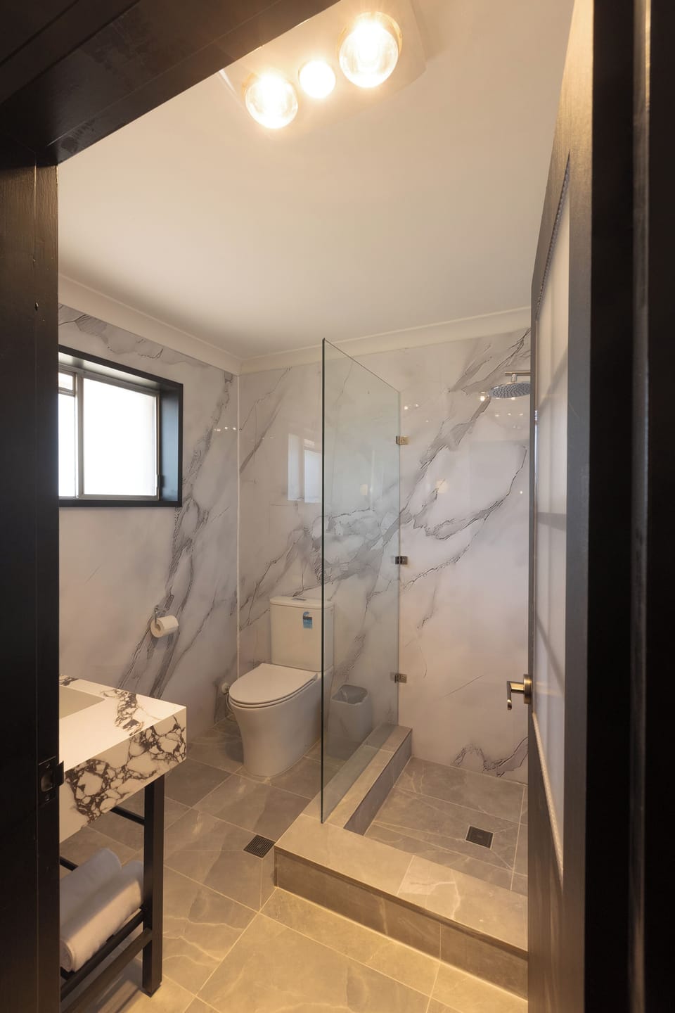 Shower, rainfall showerhead, free toiletries, hair dryer