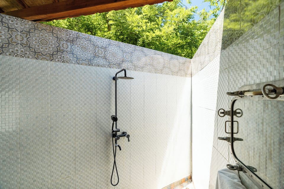 Deluxe Suite, Ocean View | Bathroom | Hair dryer, towels, soap, shampoo