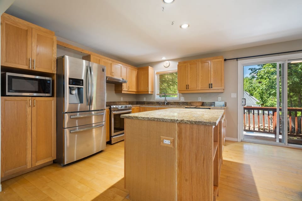 Fully equipped kitchen with updated appliances and 6-person dining table