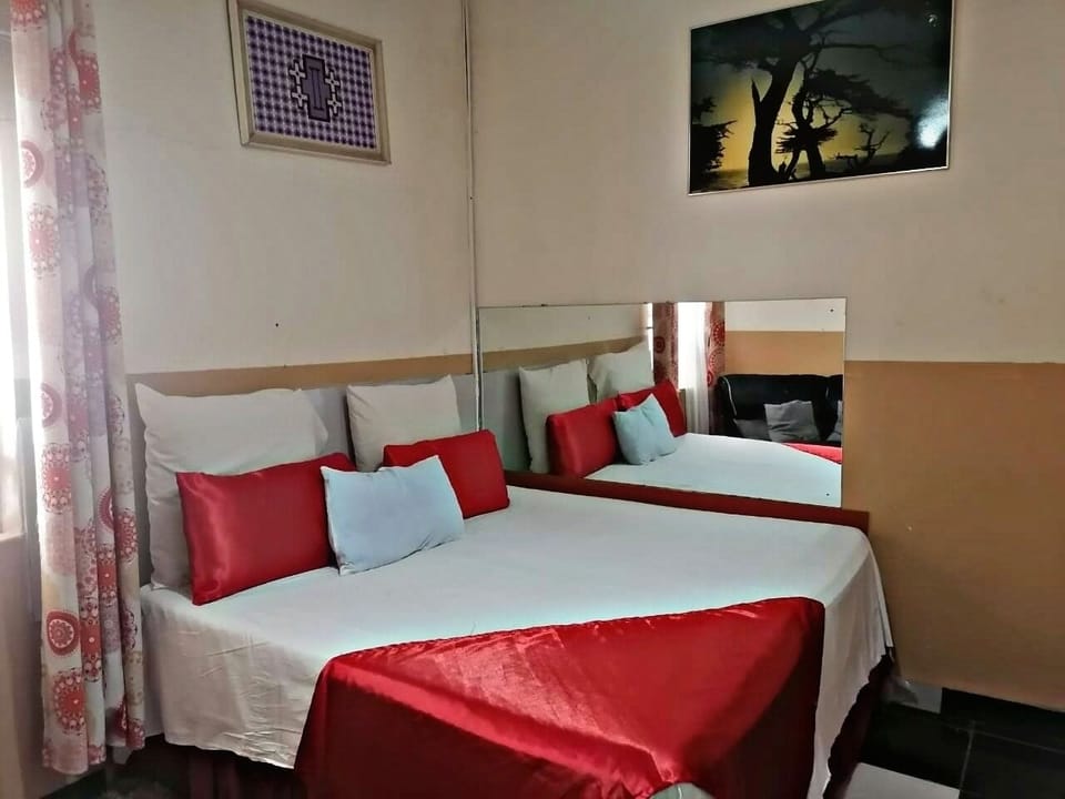 Executive Double Room, Non Smoking, Ensuite | Individually decorated, individually furnished, desk, laptop workspace
