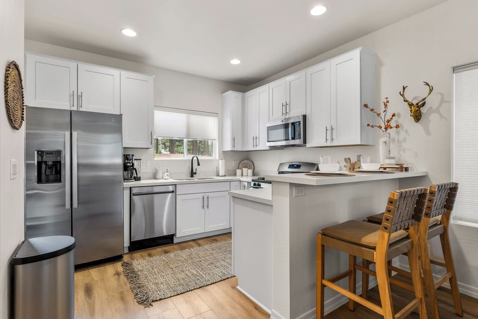 Fully stocked kitchen!