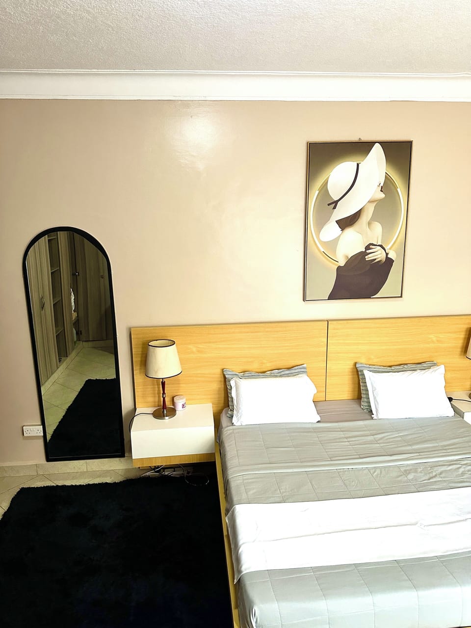 1 bedroom, desk, WiFi (free)