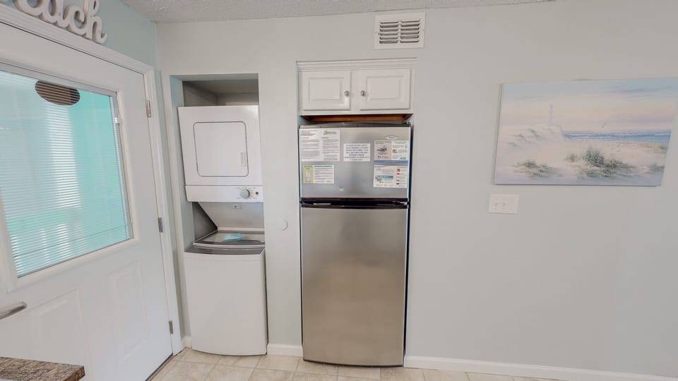 Condo, Multiple Beds, Balcony, Partial Ocean View (Harbor House B14) | Interior