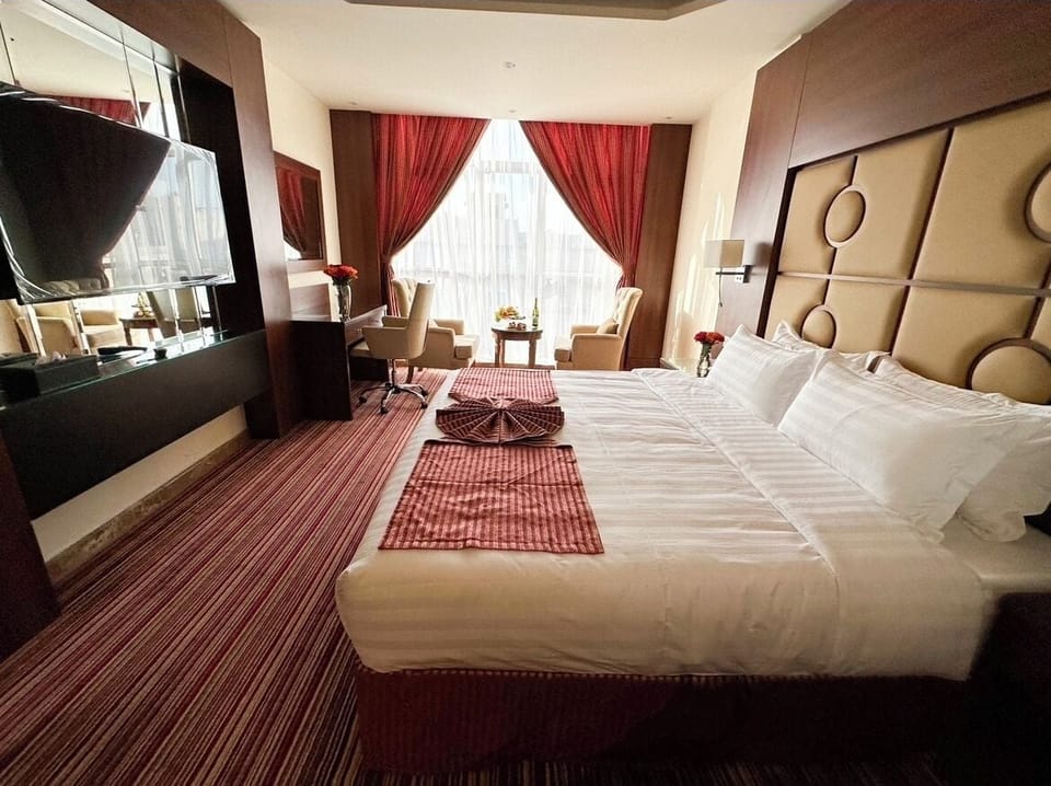 Pillowtop beds, in-room safe, desk, laptop workspace