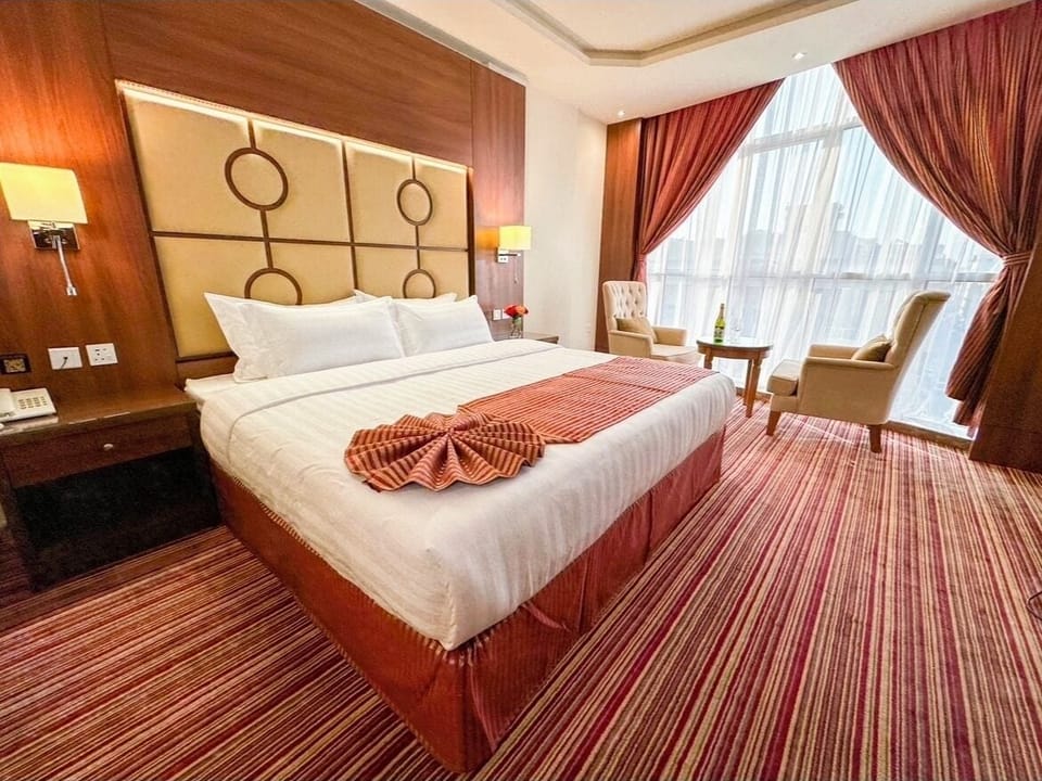 Pillowtop beds, in-room safe, desk, laptop workspace