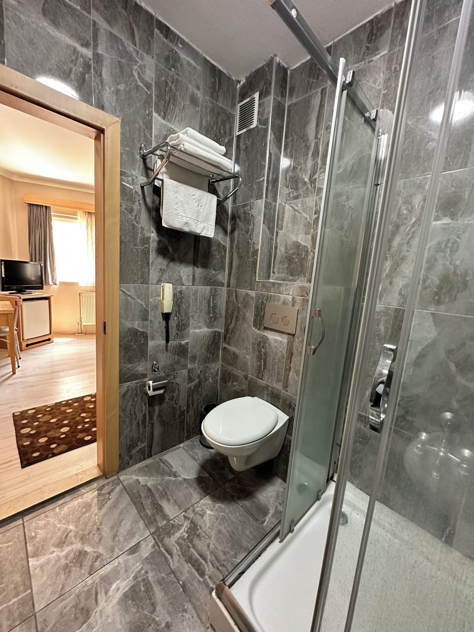 Standard Single Room | Bathroom | Slippers