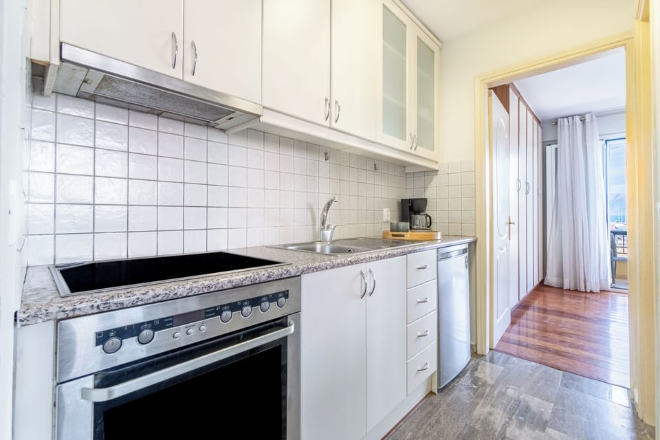Deluxe Apartment, Sea View | Private kitchen | Full-size fridge, oven, stovetop