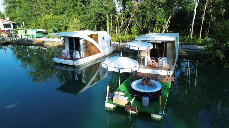 Private spa tub