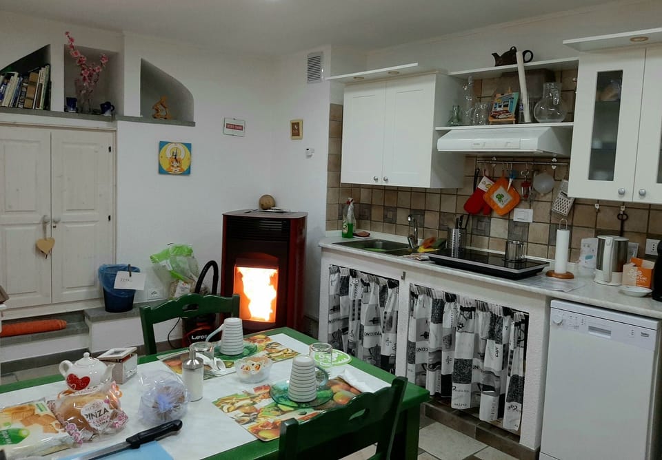 Room, 1 Bedroom, Garden View | Interior
