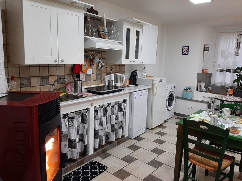 Room, 1 Bedroom, Garden View | Dining
