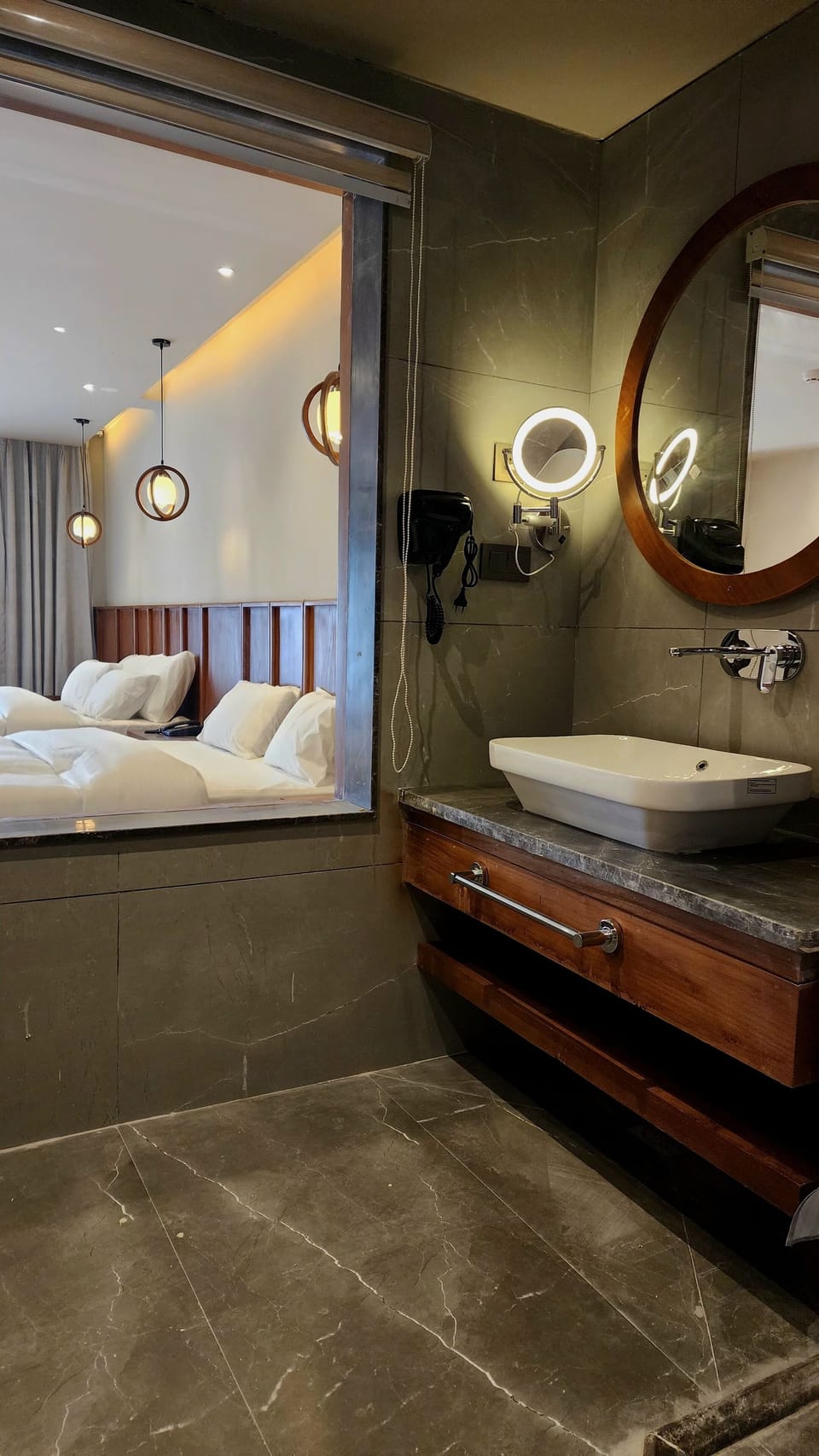 Family Room | Bathroom | Shower, towels, soap, shampoo