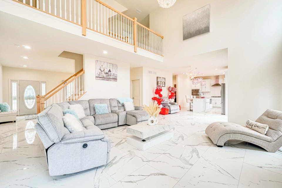 House (5 Bedrooms) | Interior