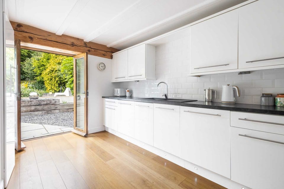 Sunnyside Barn, Bempton - Host & Stay