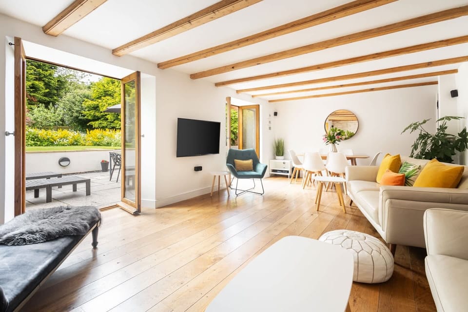 Sunnyside Barn, Bempton - Host & Stay