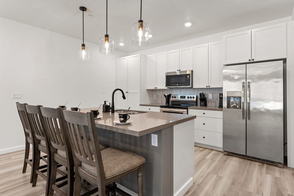 Townhome, 4 Bedrooms | Private kitchen | Fridge, oven, coffee/tea maker, toaster