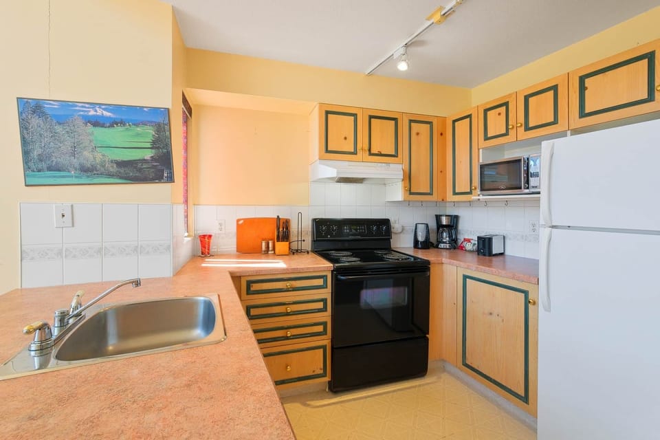 Unit 309 Full Kitchen