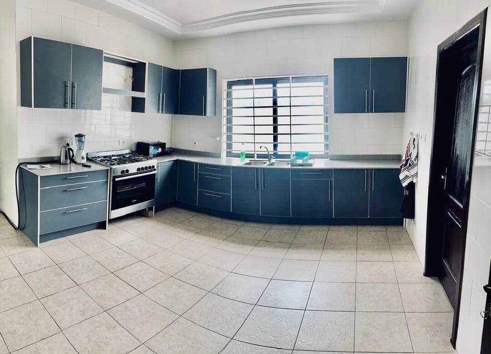 Microwave, blender, eco-friendly cleaning products, paper towels